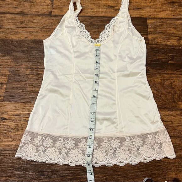 Vassarette lingerie top  - Picture 4 of 9